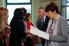 Uroczystość wręczenia aktów nadania stopnia nauczyciela dyplomowanego z udziałem wicewojewody śląskiego Mariusza Trepki.