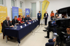 Zdjęcia z podpisania umowy na dokończenie budowy zbiornika Racibórz Dolny z udziałem wojewody Jarosława Wieczorka /fot. A. Karendał/