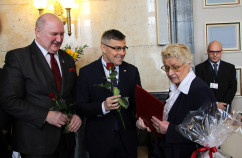 Galeria ze zdjęciami z finału konkursu na najaktywniejszą seniorkę i seniora roku 2017 z udziałem wojewodów Jarosława Wieczorka oraz Jana Chrząszcza /fot. A. Karendał/