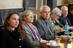 Zdjęcia ze spotkania z przedstawicielami samorządów lokalnych  na temat programu 