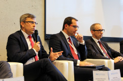 Galeria prezentuje zdjęcia z panelu dyskusyjnego nt. metropolii z udziałem wojewody Jarosława Wieczorka, a także z sesji, w której uczestniczyła minister edukacji Anna Zalewska  /fot. A. Karendał/