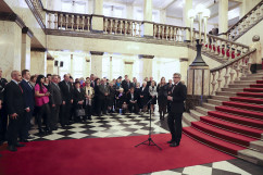 Galeria zdjęć z uroczystości wręczenia odznaczeń państwowych, która odbyła się w westybulu Urzędu /fot. A. Karendał/
