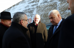 Galeria zdjęć z wizyty roboczej w powiecie żywieckim ministrów Polski i Słowacji odpowiedzialnych za infrastrukturę i transport, w której uczestniczył wicewojewoda Jan Chrząszcz /fot. A. Karendał/
