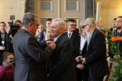 Galeria ze zdjęciami z uroczystości wręczenia Krzyży Wolności i Solidarności, organizowanej przez IPN