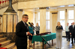 Galeria zdjęć z uroczystości wręczenia odznaczeń państwowych przez wojewodę Jarosława Wieczorka /fot. A. Karendał/