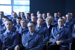 Fotogaleria z uroczystości wręczenia Medali za Długoletnią Służbę policjantom i pracownikom Policji / zdjęcie: K. Kamasiński