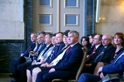 Galeria zdjęć z uroczystości wręczenia nauczycielom medali Komisji Edukacji Narodowej oraz nagród Ministra Edukacji Narodowej i Śląskiego Kuratora Oświaty, z udziałem wicewojewody Mariusza Trepki.