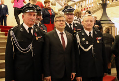 Galeria zdjęć z uroczystości wręczenia odznaczeń państwowych, która odbyła się w westybulu Urzędu /fot. A. Karendał/