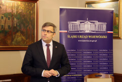 Galeria ze zdjęciami z briefingu ws. realizacji ustawy dekomunizacyjnej, podczas którego wojewoda Jarosław Wieczorek podpisał zarządzenia zmieniające nazwy ulic / fot. A. Karendał/