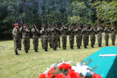 Fotogaleria przedstawia uroczystości, które odbyły się na polanie 
