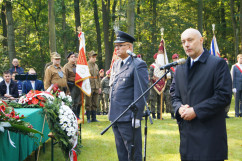 Fotogaleria przedstawia uroczystości, które odbyły się na polanie 