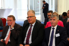 Fotogaleria z uroczystości, podczas której zapowiedziano powstanie nowego zakładu produkcji szkła w Częstochowie. Udział w niej wziął wiceminister rozwoju Tadeusz Kościński i wicewojewoda śląski Mariusz Trepka.