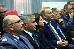 Galeria ze zdjęciami  z otwarcia nowego posterunku w Gołkowicach z udziałem wicewojewody Mariusza Trepki /fot. K. Kamasiński/