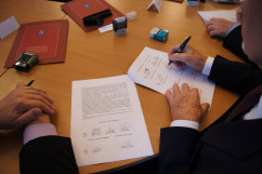 Fotogaleria z sesji Rady Powiatu Gliwickiego z udziałem Wojewody Śląskiego i Dyrektora Generalnego ŚUW, podczas której podpisane zostało porozumienie o utworzeniu Klastra Energii.