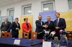 Zdjęcia z podpisania umowy na dokończenie budowy zbiornika Racibórz Dolny z udziałem wojewody Jarosława Wieczorka /fot. A. Karendał/