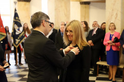 Galeria zdjęć z uroczystości wręczenia odznaczeń państwowych przez wojewodę Jarosława Wieczorka /fot. A. Karendał/