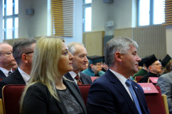 Galeria zdjęć z uroczystości wręczenia odznaczeń państwowych przez wicewojewodę Trepkę podczas Święta Uczelni Uniwersytetu Ekonomicznego /fot. K. Kamasiński/