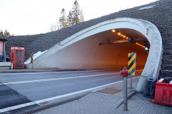 Galeria zdjęć z wizyty roboczej w powiecie żywieckim ministrów Polski i Słowacji odpowiedzialnych za infrastrukturę i transport, w której uczestniczył wicewojewoda Jan Chrząszcz /fot. A. Karendał/