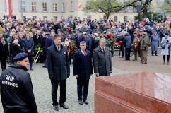 Galeria ze zdjęciami z wojewódzkich obchodów Święta Niepodległości w Katowicach z udziałem m.in. wojewody Jarosława Wieczorka /fot. A. Karendał/