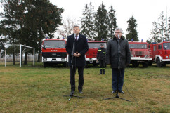 Zdjęcia z uroczystości zakończenia budowy kolejnego etapu wodociągu dla gminy Koniecpol z udziałem wojewody Jarosława Wieczorka i wicewojewody Mariusza Trepki.