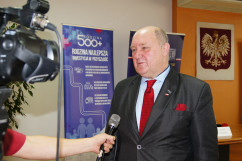 Fotogaleria dotyczy konferencji prasowej poświęconej programom 