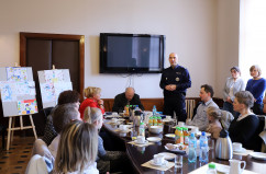 Fotogaleria z wręczenia nagród laureatom konkursu plastycznego pn. „Sznupek radzi, jak zimą bezpiecznie się bawić” /fot. A. Karendał/