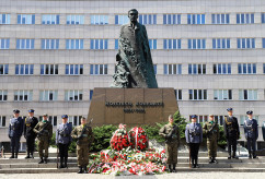 Galeria zdjęć z wojewódzkich obchodów Święta Narodowego Trzeciego Maja oraz 97. rocznicy wybuchu III powstania śląskiego /fot. A. Księżnik, A. Karendał/