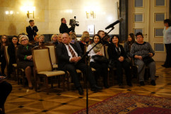 Zdjęcia z uroczystego odsłonięcia znaczka pocztowego Dziewięciu z 