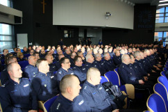Narada roczna w Komendzie Wojewódzkiej Policji w Katowicach z udziałem wicewojewody Mariusza Trepki.