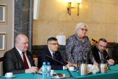Galeria ze zdjęciami z finału konkursu na najaktywniejszą seniorkę i seniora roku 2017 z udziałem wojewodów Jarosława Wieczorka oraz Jana Chrząszcza /fot. A. Karendał/