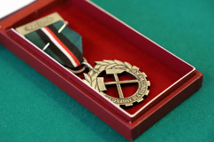 Galeria zdjęć z uroczystości wręczenia odznaczeń państwowych przez wojewodę Jarosława Wieczorka /fot. A. Karendał/