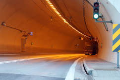 Galeria zdjęć z wizyty roboczej w powiecie żywieckim ministrów Polski i Słowacji odpowiedzialnych za infrastrukturę i transport, w której uczestniczył wicewojewoda Jan Chrząszcz /fot. A. Karendał/