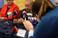 Zdjęcia z podpisania umowy na dokończenie budowy zbiornika Racibórz Dolny z udziałem wojewody Jarosława Wieczorka /fot. A. Karendał/