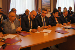 Fotogaleria z sesji Rady Powiatu Gliwickiego z udziałem Wojewody Śląskiego i Dyrektora Generalnego ŚUW, podczas której podpisane zostało porozumienie o utworzeniu Klastra Energii.