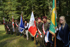 Fotogaleria przedstawia uroczystości, które odbyły się na polanie 