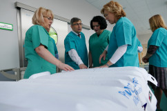 Galeria zdjęć z przekazania przez wojewodę Jarosława Wieczorka aparatury i sprzętu medycznego do Szpitala Specjalistycznego nr 2 w Bytomiu /fot. A. Kucharzewska/