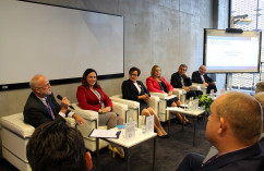 Galeria prezentuje zdjęcia z panelu dyskusyjnego nt. metropolii z udziałem wojewody Jarosława Wieczorka, a także z sesji, w której uczestniczyła minister edukacji Anna Zalewska  /fot. A. Karendał/
