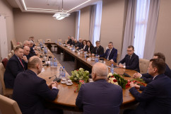 Galeria zdjęć ze spotkania wojewodów z byłym i obecnym szefem MSWiA w Warszawie /fot. MSWiA/