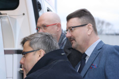 Zdjęcia z przekazania przez wojewodę śląskiego Jarosława Wieczorka karetki zakupionej ze środków wojewody.