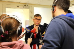 Galeria ze zdjęciami z odbywającej się w Centrum Powiadamiania Ratunkowego konferencji prasowej z udziałem wojewody Jarosława Wieczorka nt. przejęcia przez nr  112 numeru alarmowego policji 997 /fot. A. Karendał/
