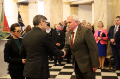 Galeria zdjęć z uroczystości wręczenia odznaczeń państwowych przez wojewodę Jarosława Wieczorka /fot. A. Karendał/