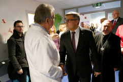 Galeria zdjęć z przekazania przez wojewodę Jarosława Wieczorka aparatury i sprzętu medycznego do Szpitala Specjalistycznego nr 2 w Bytomiu /fot. A. Kucharzewska/