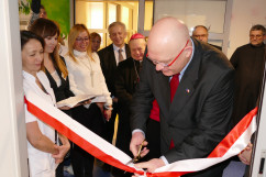 Galeria zdjęć z przekazania przez wojewodę Jarosława Wieczorka aparatury i sprzętu medycznego do Szpitala Specjalistycznego nr 2 w Bytomiu /fot. A. Kucharzewska/