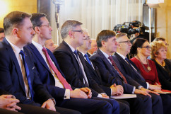 Galeria zdjęć z prezentacji Programu dla Śląska  oraz podpisania umowy w ramach programu Mieszkanie Plus w Śląskim Urzędzie Wojewódzkim /fot. A. Karendał/