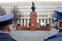 Galeria ze zdjęciami z wojewódzkich uroczystości z okazji 150. rocznicy urodzin marszałka Józefa Piłsudskiego /fot. A. Karendał/