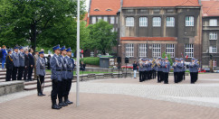 Zdjęcia z uroczystości podniesienia flagi na maszt z okazji Dnia Flagi Rzeczpospolitej Polskiej.