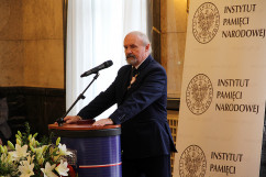 Galeria ze zdjęciami z uroczystości wręczenia Krzyży Wolności i Solidarności, organizowanej przez IPN