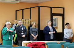 O najnowszej edycji programu „Senior+” i zmianach w systemie pomocy społecznej rozmawiano dziś w bielskiej delegaturze Śląskiego Urzędu Wojewódzkiego. Odwiedzono też klub seniora w Wilamowicach /fot. A. Karendał/