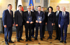 Galeria zdjęć z podpisania umowy na dofinansowanie projektu zakładającego dofinansowanie infrastruktury tramwajowej w Aglomeracji Śląsko-Zagłębiowskiej.