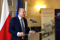 Galeria zdjęć z podpisania umowy na dofinansowanie projektu zakładającego dofinansowanie infrastruktury tramwajowej w Aglomeracji Śląsko-Zagłębiowskiej.